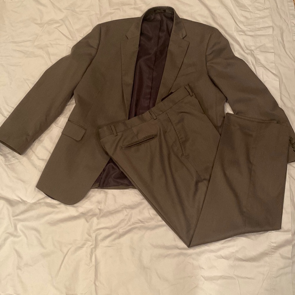 Men’s Jones New York suit